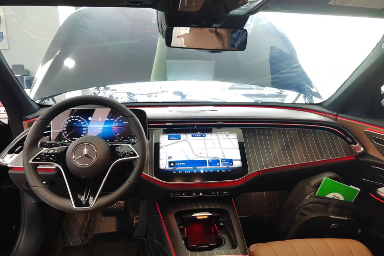 奔驰E级 2025款 改款 E 300 L 时尚型中控内饰12