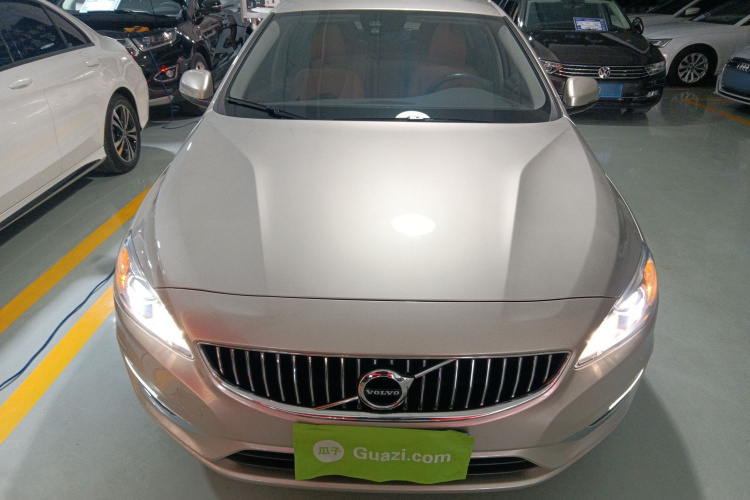 沃尔沃S60 2019款 S60L T3 智进版车身外观2