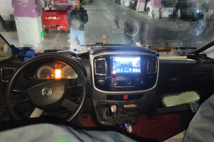 东风御风 御风 2021款 2.0T动力王前驱物流车长轴中顶6-9座国VI ZD20中控内饰7002