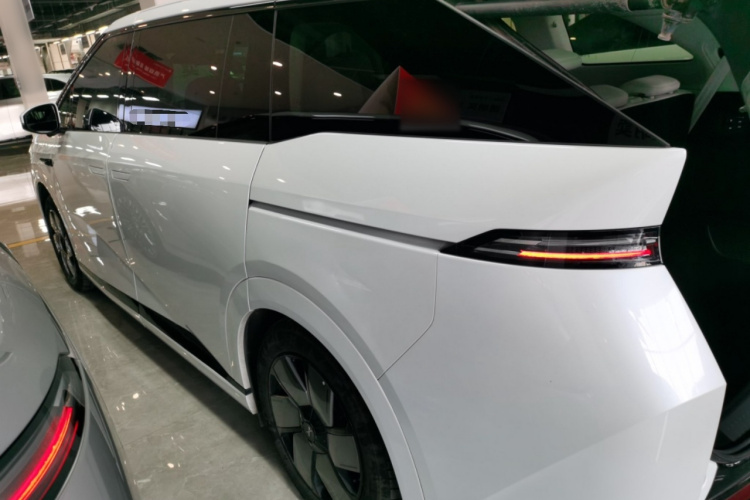 小鹏X9 2024款 702超长续航Pro车身外观4