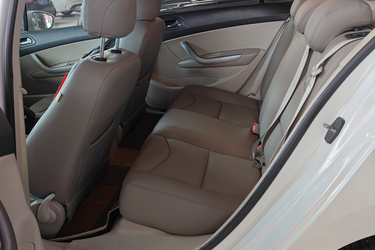 标致408 2013款 2.0L 自动舒适版中控内饰21