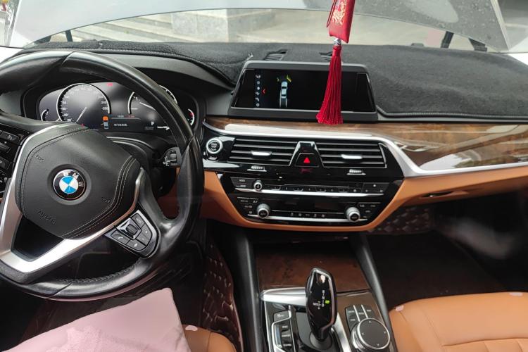 宝马5系 2018款 528Li 上市特别版中控内饰7002