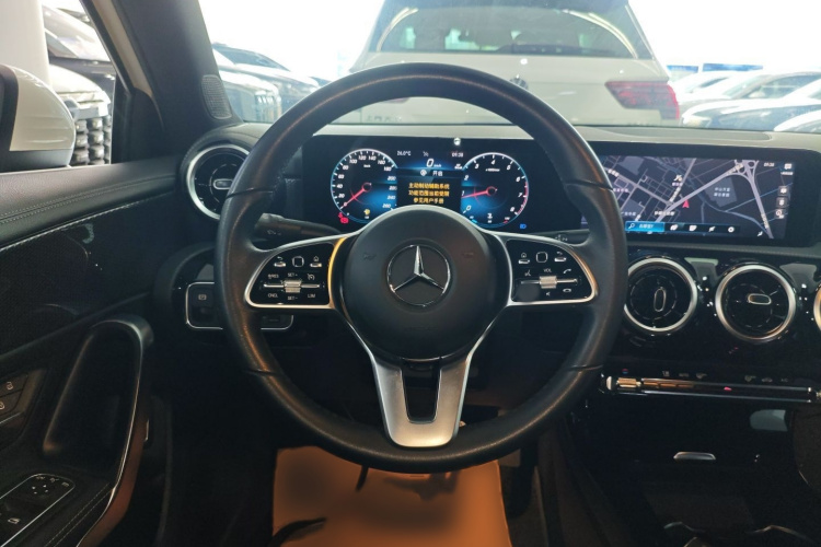 奔驰A级 2022款 改款 A 200 L 运动轿车动感型局部细节13