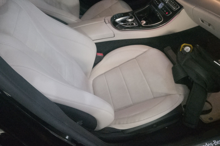 奔驰E级 2017款 改款 E 300 运动型局部细节41