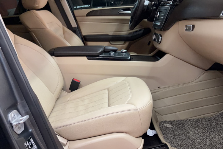 奔驰GLE 2017款 GLE 400 4MATIC局部细节41