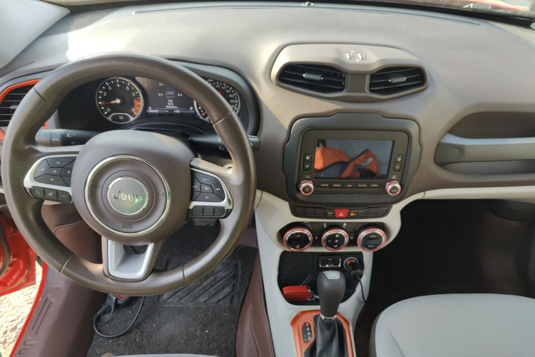 Jeep 自由侠 2016款 1.4T 自动劲能版+中控内饰12