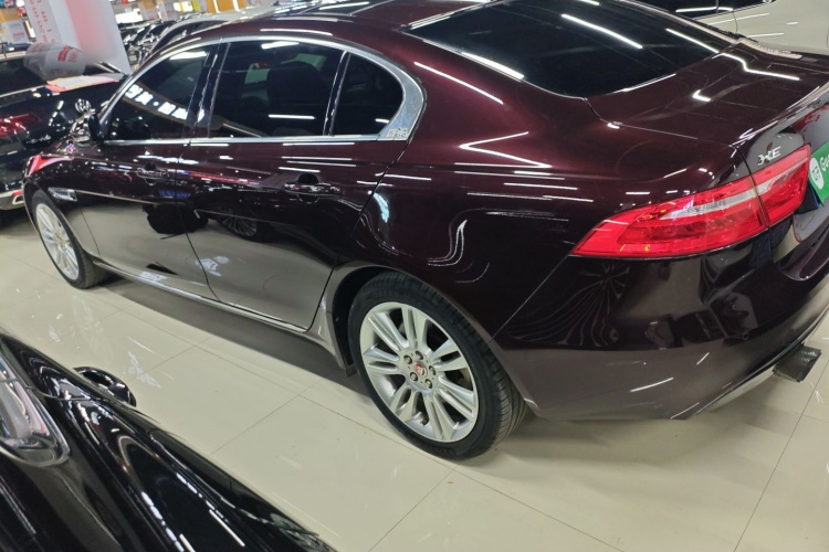 捷豹XEL 2019款 2.0T 250PS 尊享版车身外观4