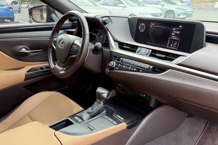 雷克萨斯ES 2020款 200 卓越版中控内饰7002