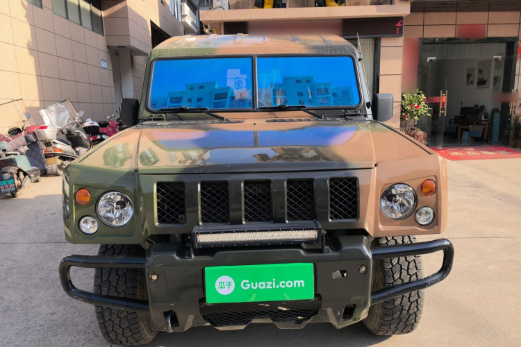 BAW北汽制造 勇士 2019款 2.4T 三门四驱短轴汽油版 国VI车身外观2