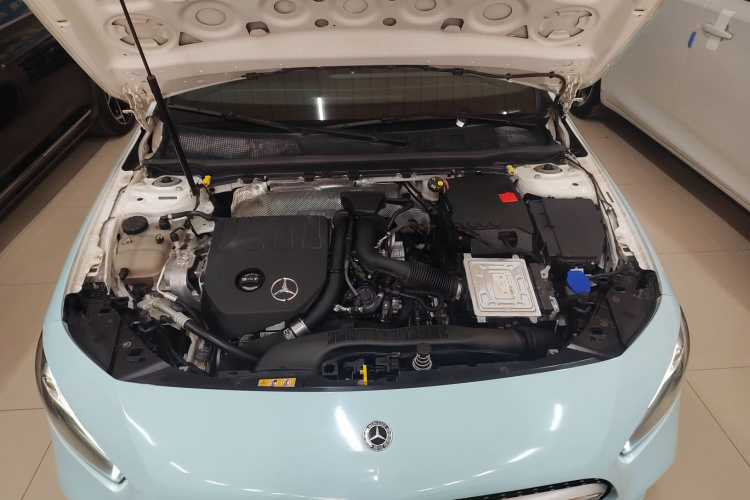 奔驰A级 2022款 改款二 A 200 L 运动轿车时尚型机舱底盘24