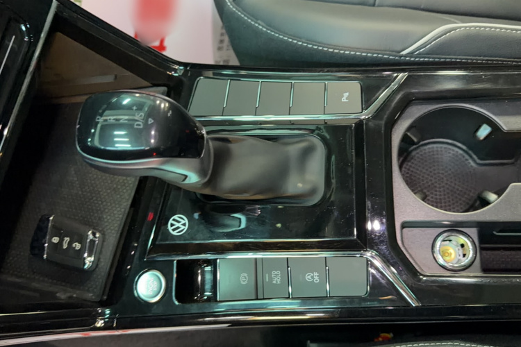 大众 帕萨特 2023款 改款 330TSI 精英版中控内饰7008