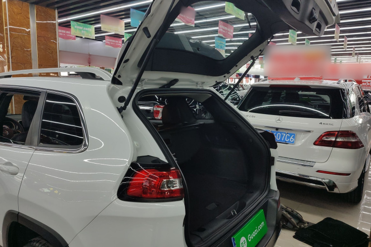 Jeep 自由光 2017款 2.0L 优越版机舱底盘23