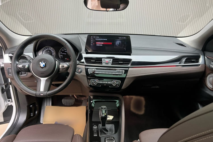 宝马X2 2023款 sDrive25i M运动曜夜版中控内饰7001