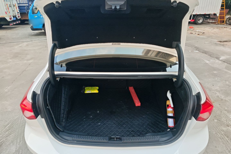 福特 福克斯 2022款 三厢 EcoBoost 180 自动ST Line局部细节23