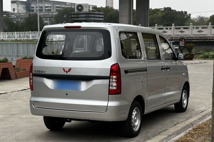 五菱汽车 五菱宏光V 2022款 1.5L劲取版电动助力LAR车身外观6005