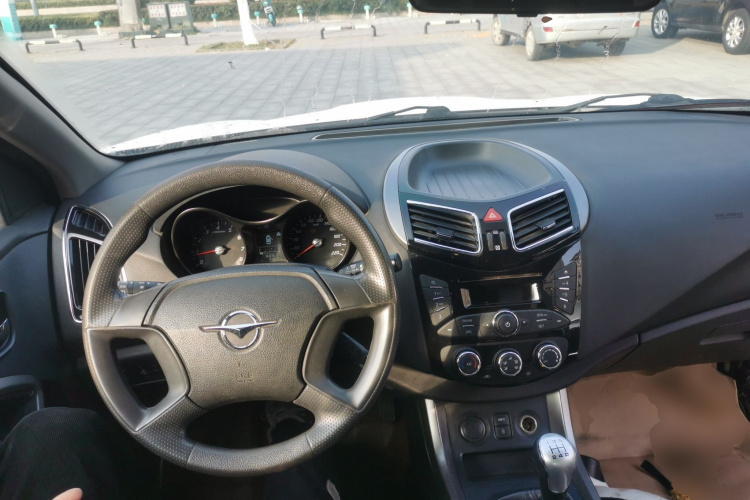 海马S5 2015款 1.6L 手动舒适型中控内饰12