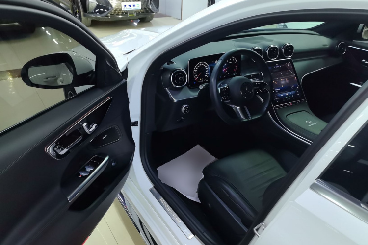 奔驰C级 2023款 C 200 L 运动版中控内饰20