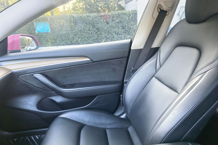 特斯拉 Model 3 2021款 Performance高性能全轮驱动版中控内饰7008