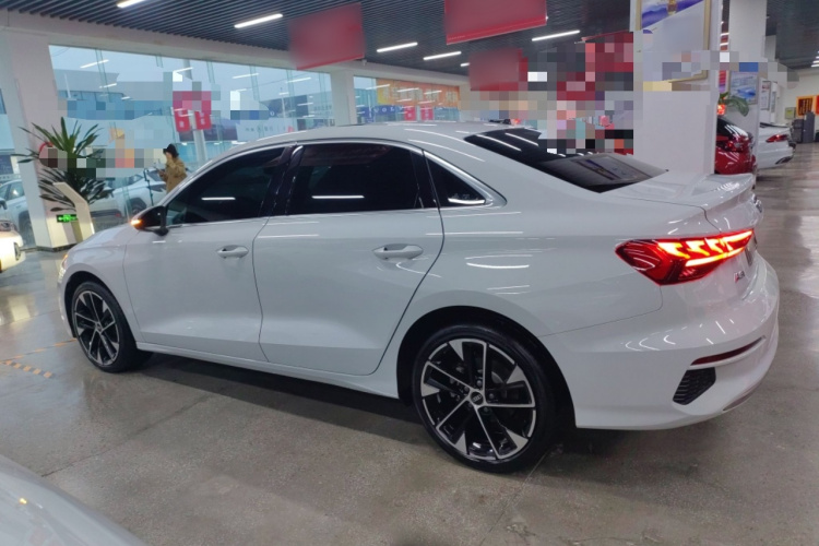 奥迪A3 2023款 改款 A3L Limousine 35 TFSI 豪华致雅型车身外观4