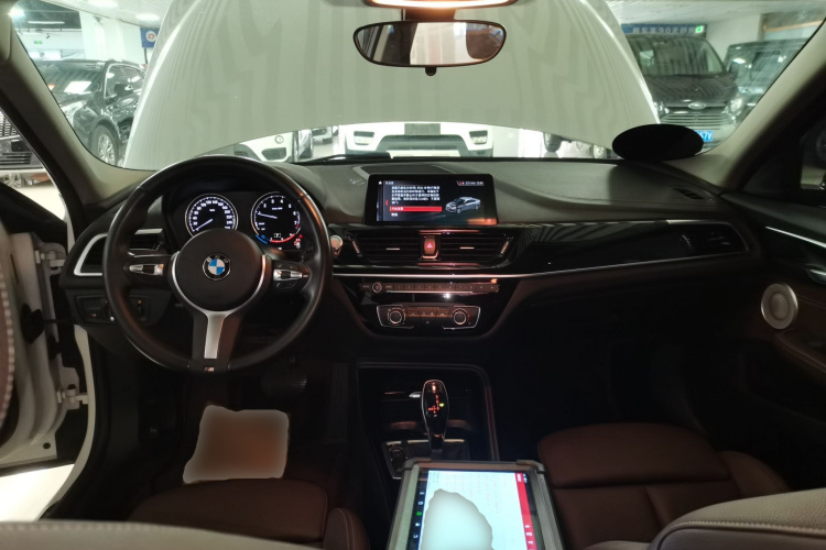 宝马1系 2021款 120i M运动曜夜版中控内饰12