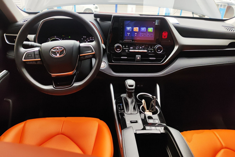 丰田 汉兰达 2023款 2.5L智能电混双擎两驱精英版 7座中控内饰7002