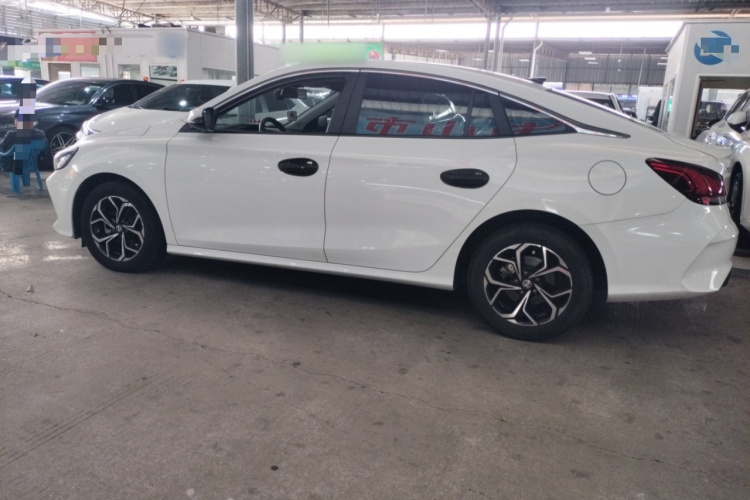 名爵 MG5 2021款 180DVVT CVT青春风尚版车身外观4