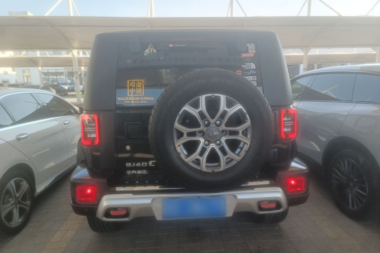 北京越野 北京BJ40 2023款 2.0T 自动四驱城市猎人版侠客型车身外观6