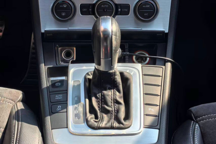 一汽-大众CC 2018款 1.8TSI 尊贵型中控内饰7004