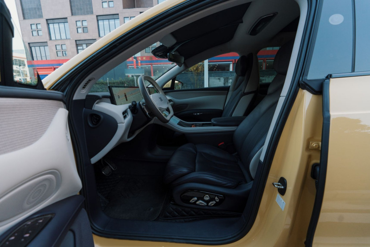 智己汽车 智己LS7 2023款 90kWh Elite后驱版中控内饰7002