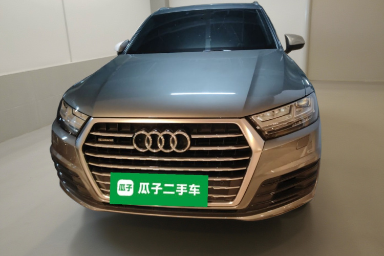 奥迪Q7 2016款 40 TFSI S line运动型车身外观2