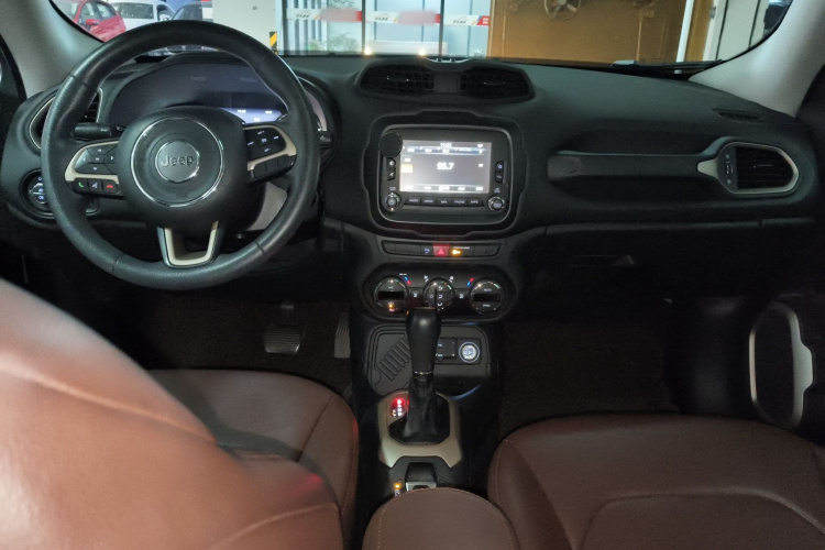 Jeep 自由侠 2016款 1.4T 自动劲能版+中控内饰12