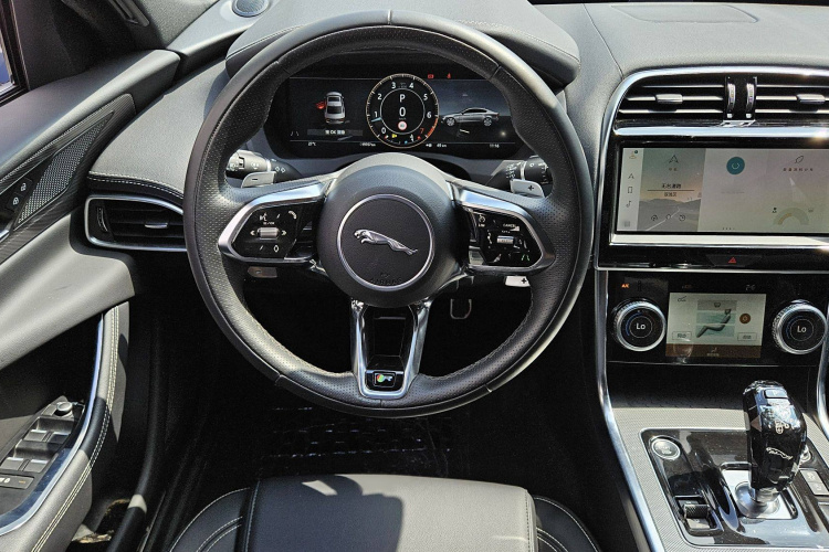 捷豹XEL 2023款 2.0T 250PS R-DYNAMIC S进取运动版中控内饰7005