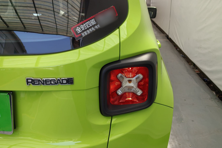 Jeep 自由侠 2017款  180T 自动劲能版车身外观6011