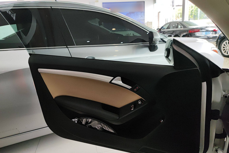 奥迪A5 2014款 Coupe 45 TFSI中控内饰7008