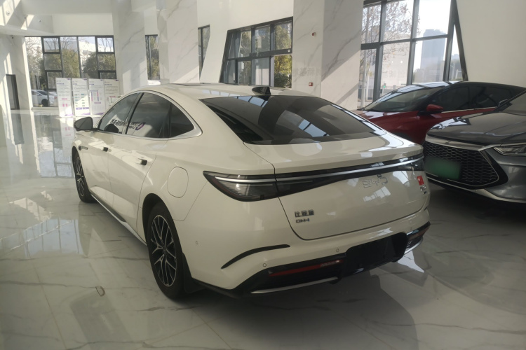 比亚迪 海豹07 DM-i 2025款 智驾版 DM-i 1.5L 125km 豪华型车身外观4