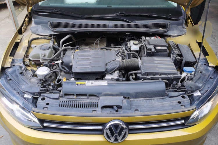 大众 Polo 2019款 Plus 1.5L 自动炫彩科技版机舱底盘24