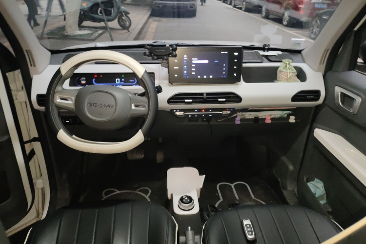 吉利银河 2024款 熊猫mini 200km 耐力熊中控内饰7002