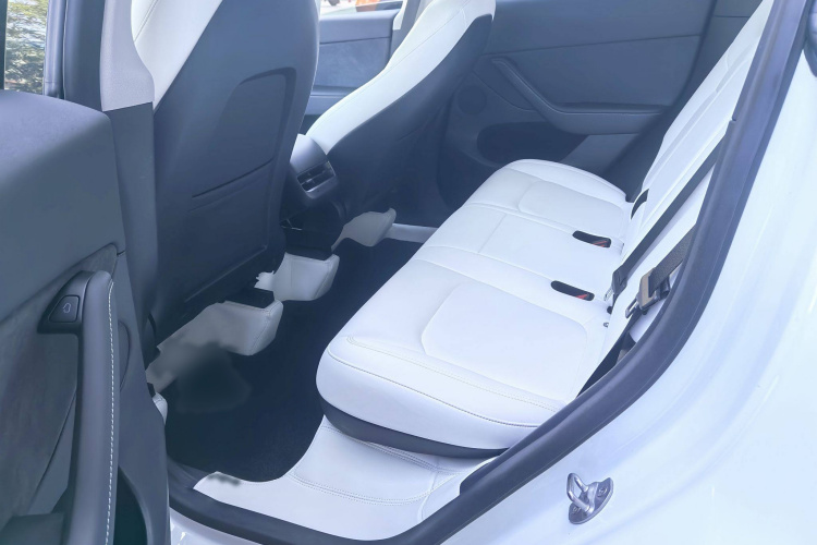 特斯拉 Model Y 2021款 长续航全轮驱动版中控内饰7006