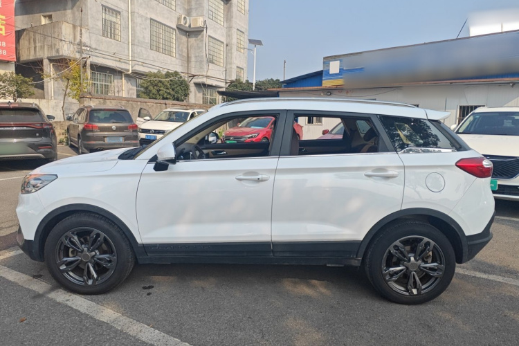 猎豹汽车 猎豹CS9 2017款 1.5L CVT舒适型车身外观4