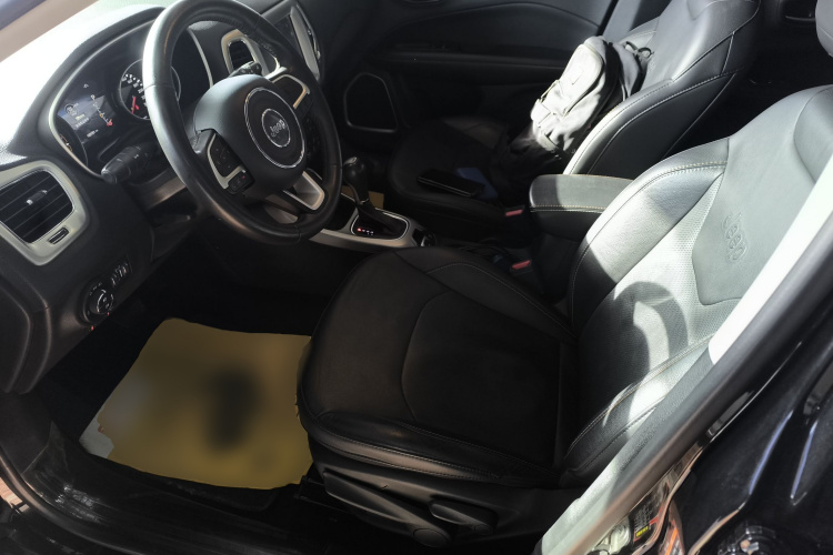 Jeep 指南者 2017款 200T 自动家享版中控内饰19