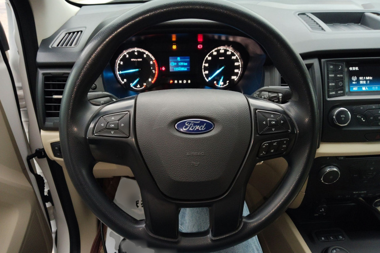 福特 撼路者 2017款 2.0T 汽油自动四驱菁英版 5座局部细节13