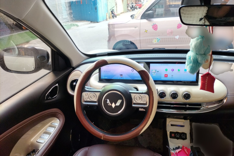 五菱汽车 五菱缤果 2023款 333km 灵犀互联+款中控内饰13