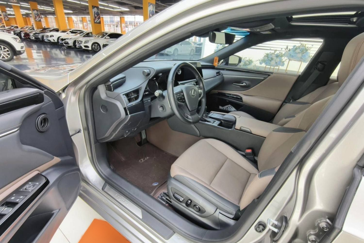 雷克萨斯ES 2021款 200 卓越版中控内饰7001