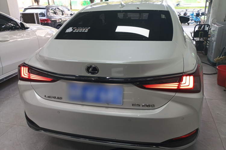 雷克萨斯ES 2018款 260 卓越版 国V车身外观6