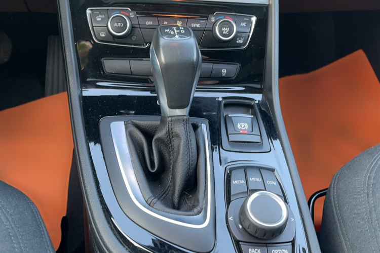 宝马2系多功能旅行车 2015款 218i 领先型局部细节18