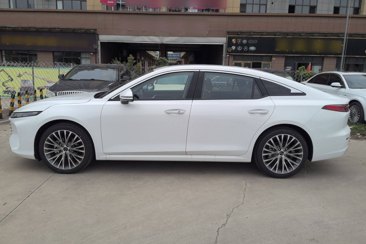 奔腾B70 2024款 龙腾版 1.5T 领跃型车身外观4