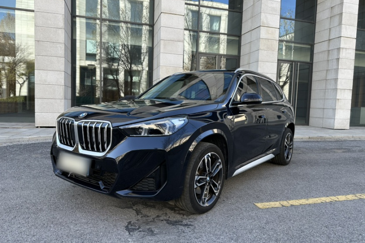 宝马X1 2023款 sDrive25Li M运动套装车身外观1