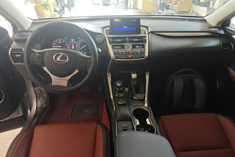 雷克萨斯NX 2016款 200 全驱 锋尚版中控内饰12