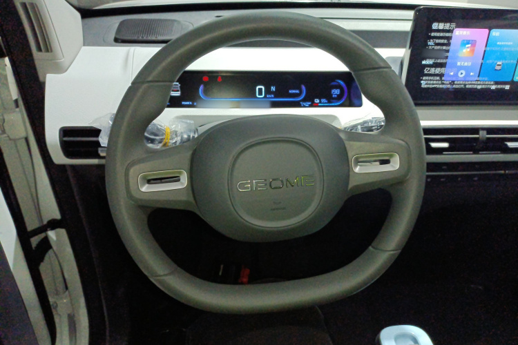 吉利银河 2024款 熊猫mini 200km 耐力熊中控内饰13