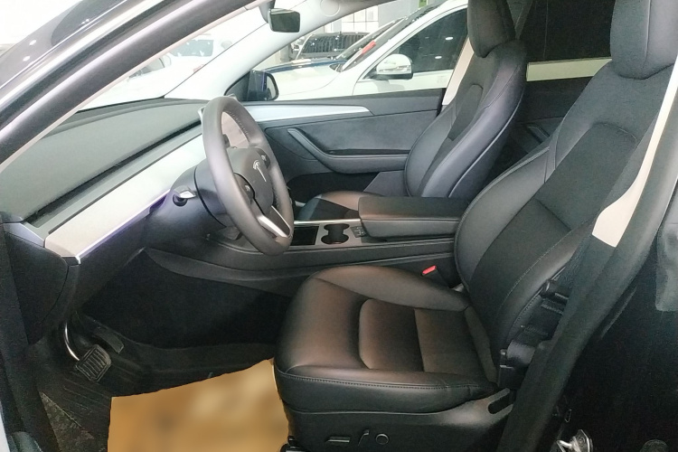 特斯拉 Model Y 2023款 后轮驱动版中控内饰19